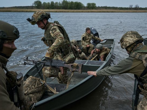 Українські морпіхи збили російський дрон з катера